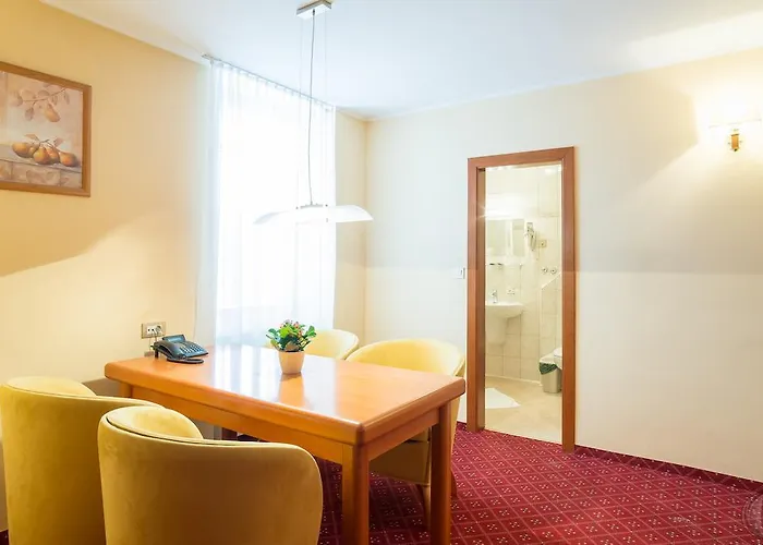 Отель Celeia Целе